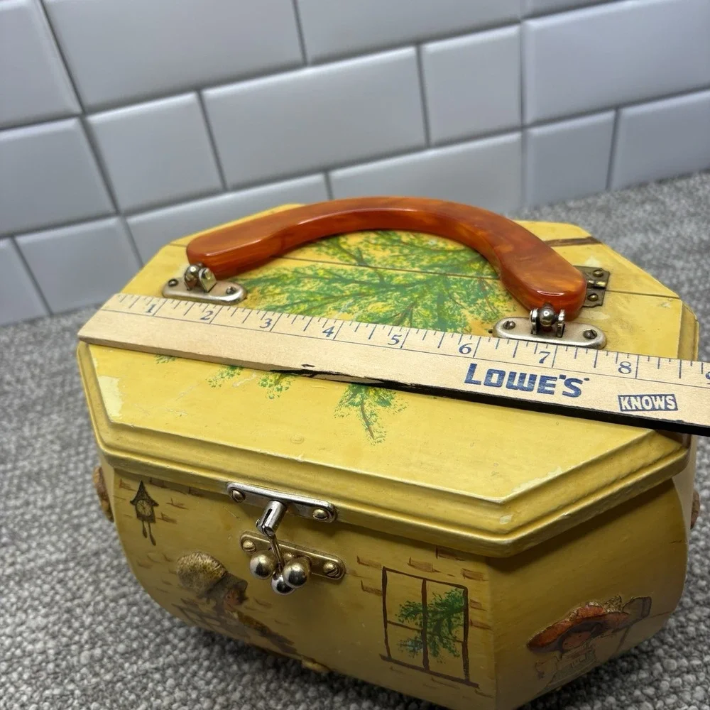 VTG Octagon Decopauge‎ Box 3D Details Little Gifts In Bonnets Lined